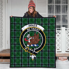 Innes Hunting Tartan Crest Quilt