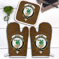 Seton Hunting Modern Tartan Crest Oven Mitt And Pot Holder (2 Oven Mitts + 1 Pot Holder)