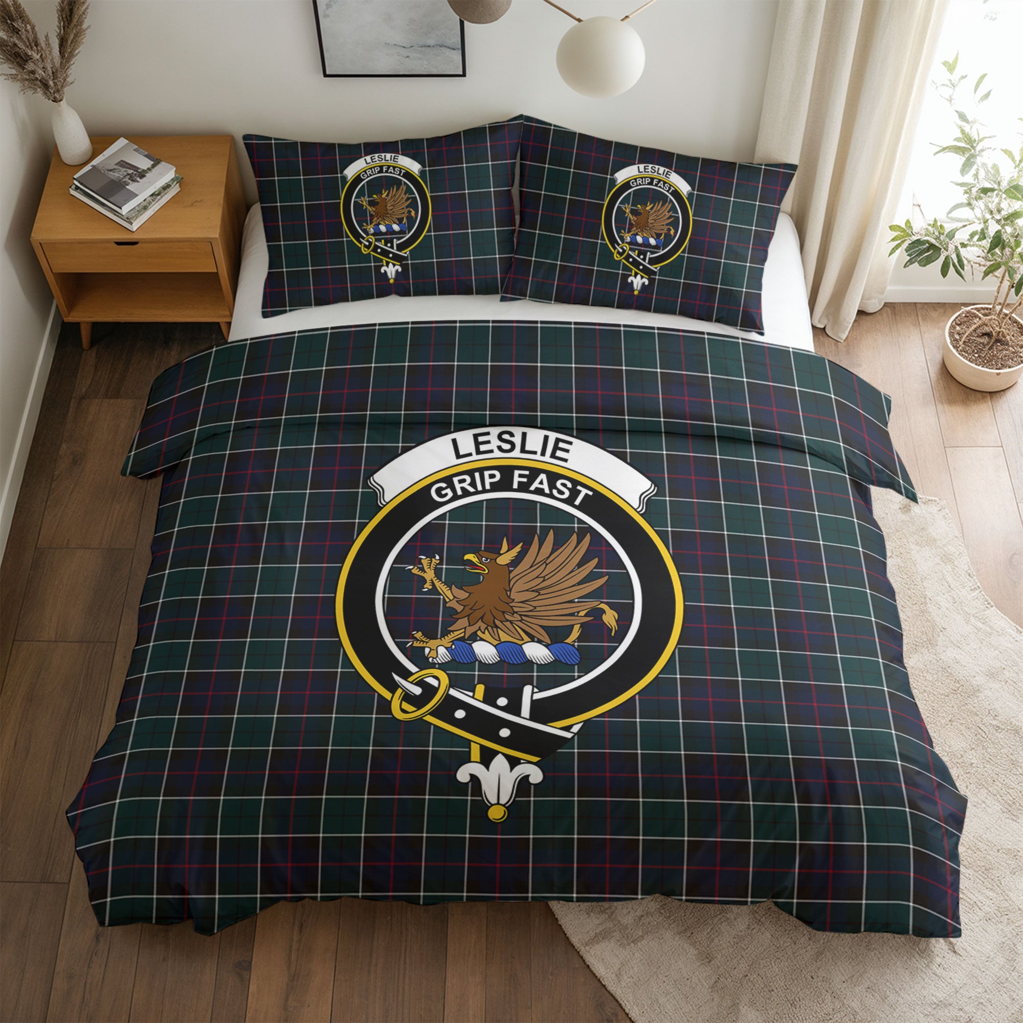 Leslie Hunting Modern Tartan Crest Bedding Set
