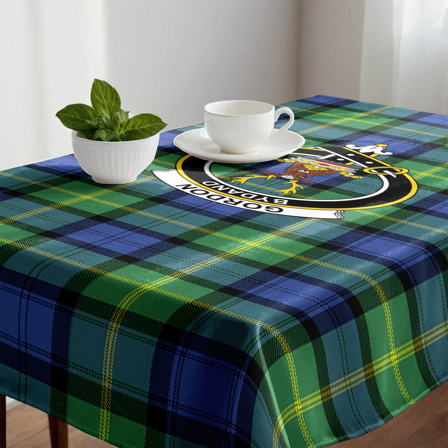 Gordon Old Ancient Tartan Crest Tablecloth