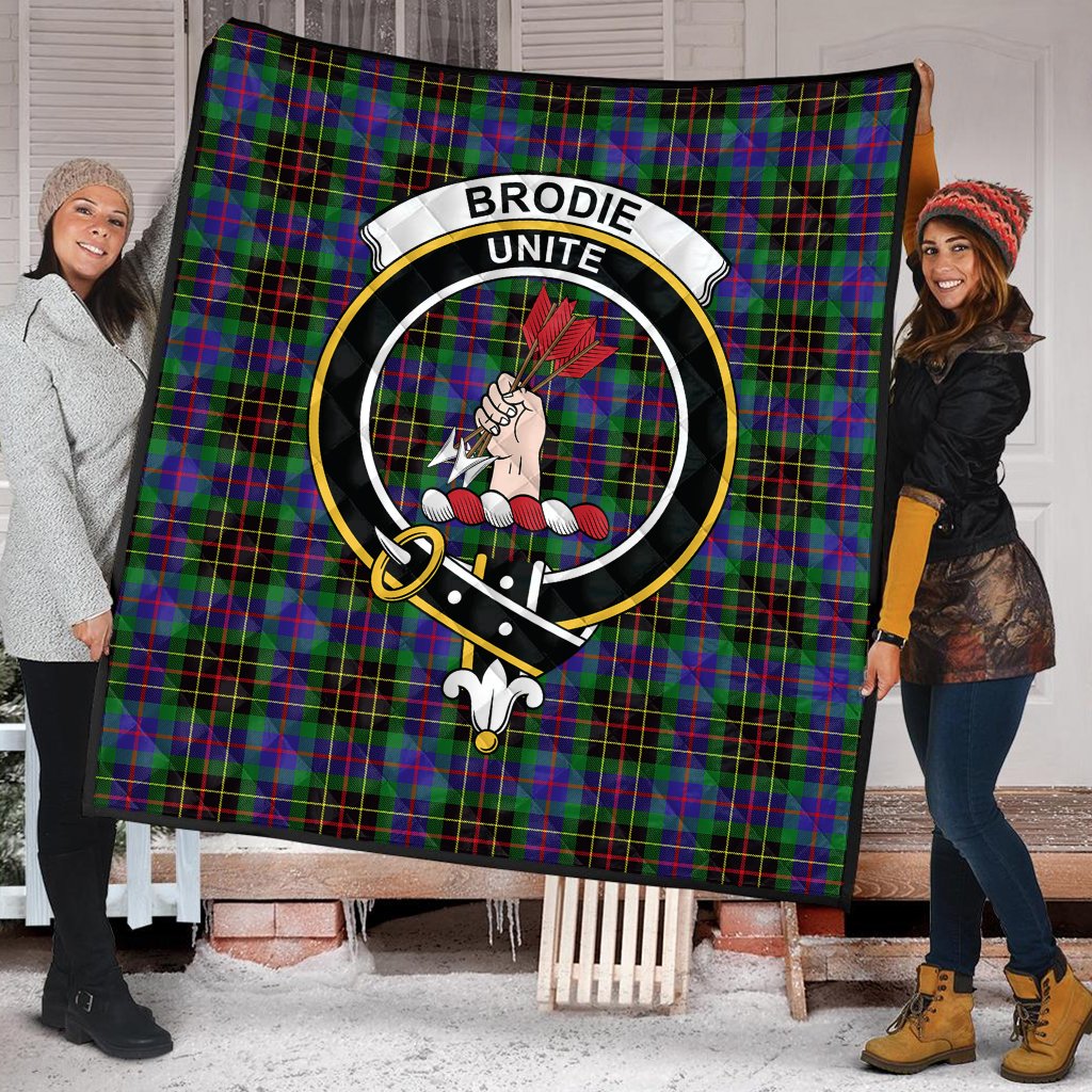 Brodie Hunting Modern Tartan Crest Quilt