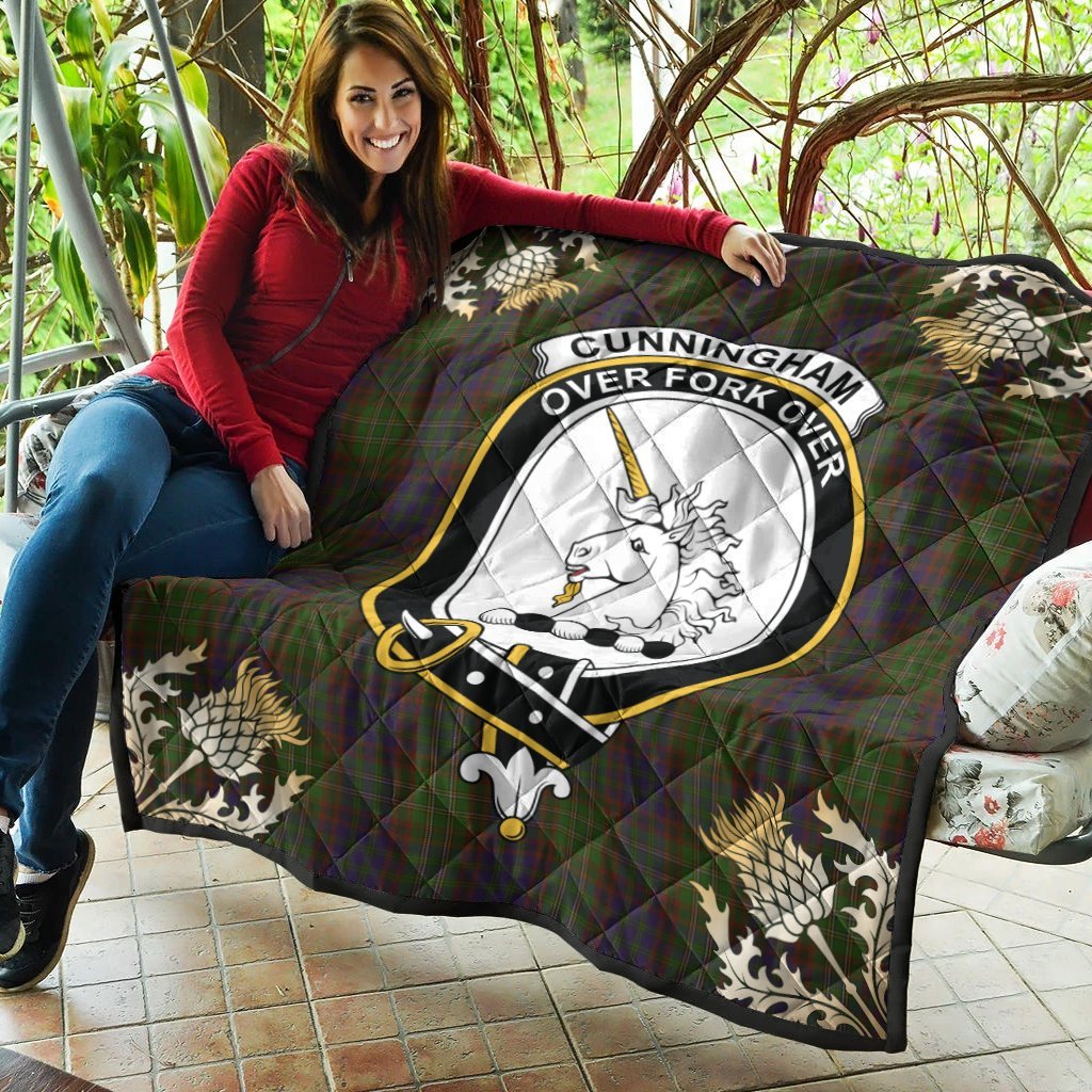 Cunningham Hunting Modern Tartan Crest Premium Quilt - Gold Thistle Style