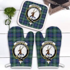 Davidson Of Tulloch Tartan Crest Oven Mitt And Pot Holder (2 Oven Mitts + 1 Pot Holder)