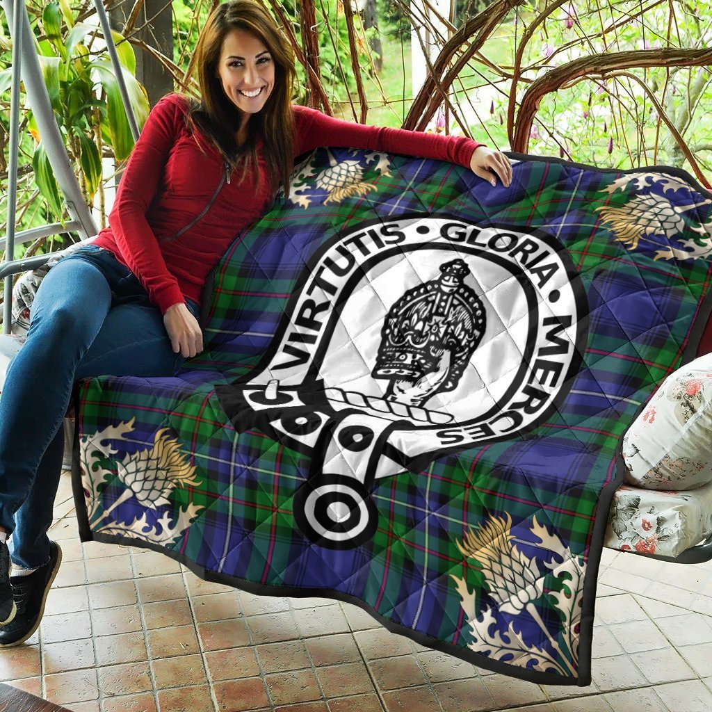 Donnachaidh Tartan Crest Premium Quilt - Gold Thistle Style