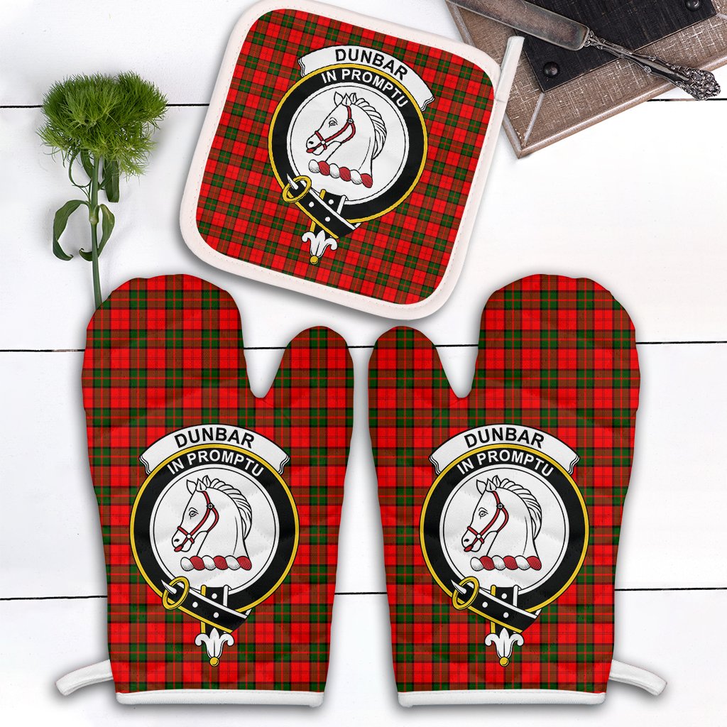 Dunbar Modern Tartan Crest Oven Mitt And Pot Holder (2 Oven Mitts + 1 Pot Holder)