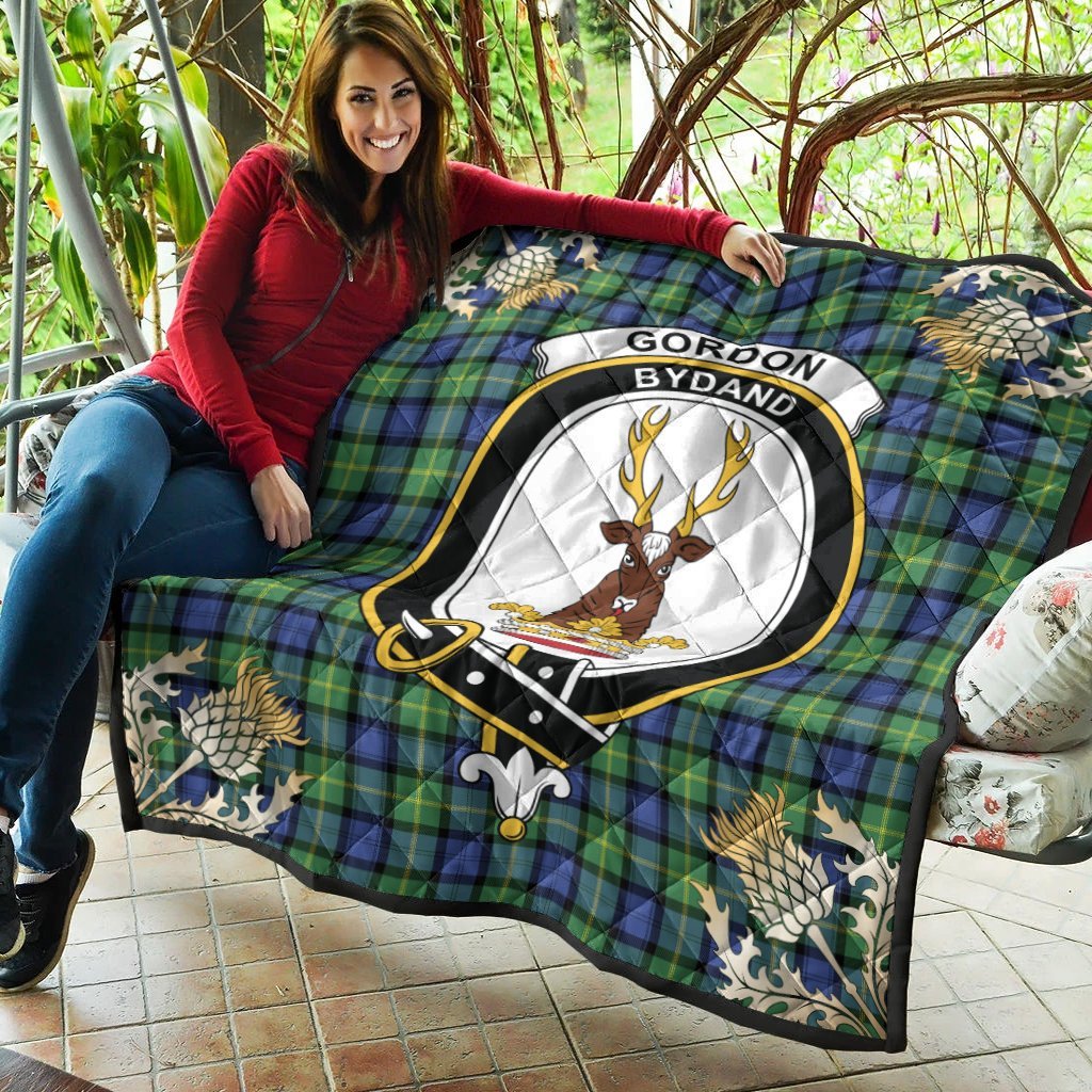 Gordon Old Ancient Tartan Crest Premium Quilt - Gold Thistle Style