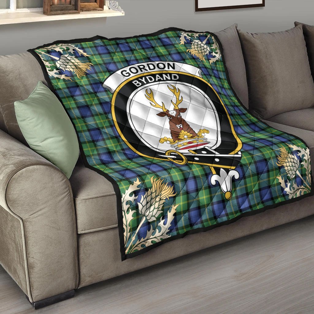 Gordon Old Ancient Tartan Crest Premium Quilt - Gold Thistle Style