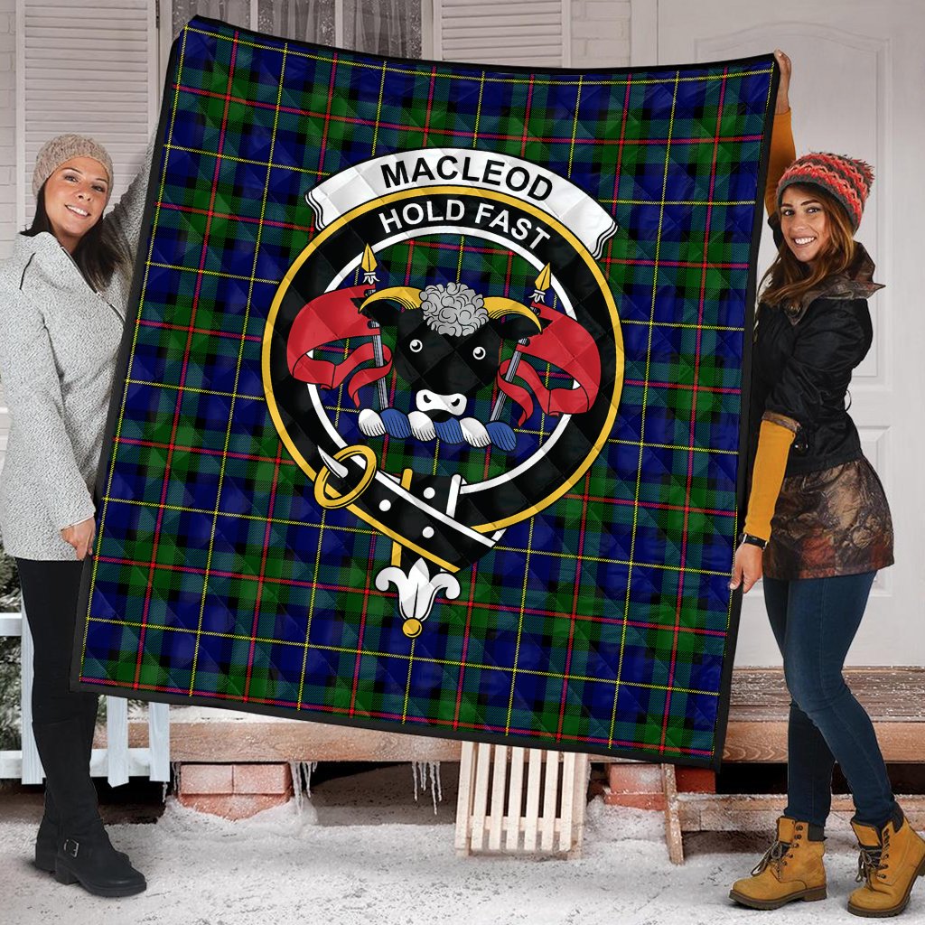 MacLeod of Harris Family Modern Tartan Crest Quilt
