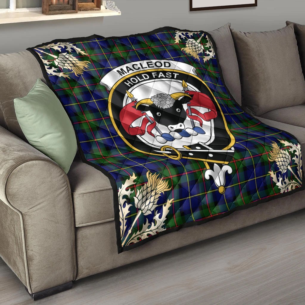 MacLeod of Harris Modern Tartan Crest Premium Quilt - Gold Thistle Style