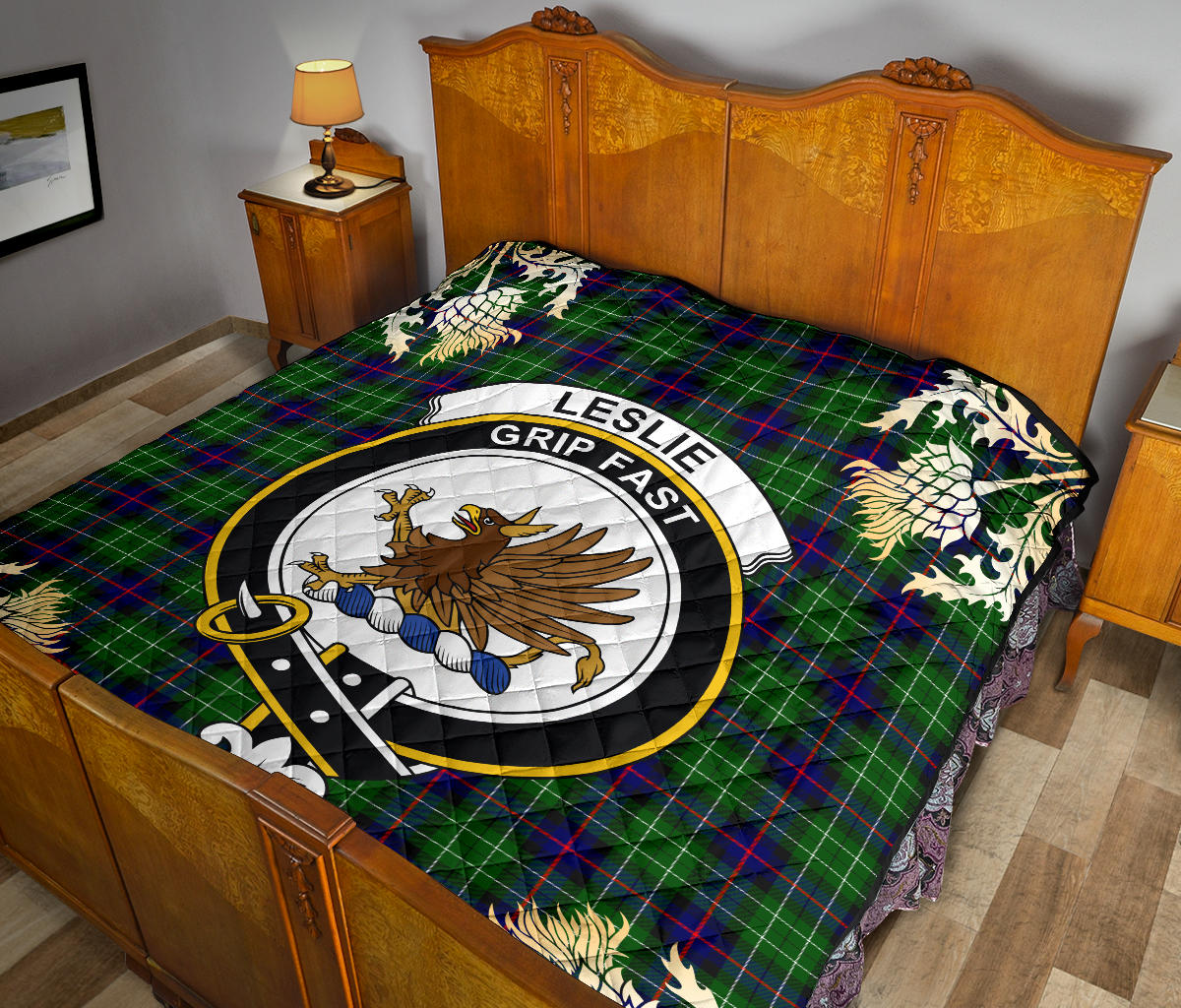 Leslie Hunting Tartan Crest Premium Quilt - Gold Thistle Style - SP