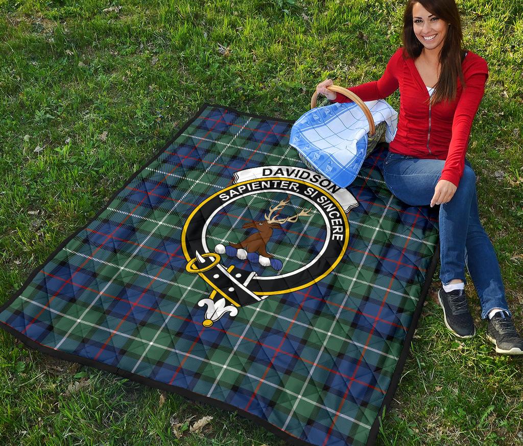 Davidson of Tulloch Tartan Crest Quilt