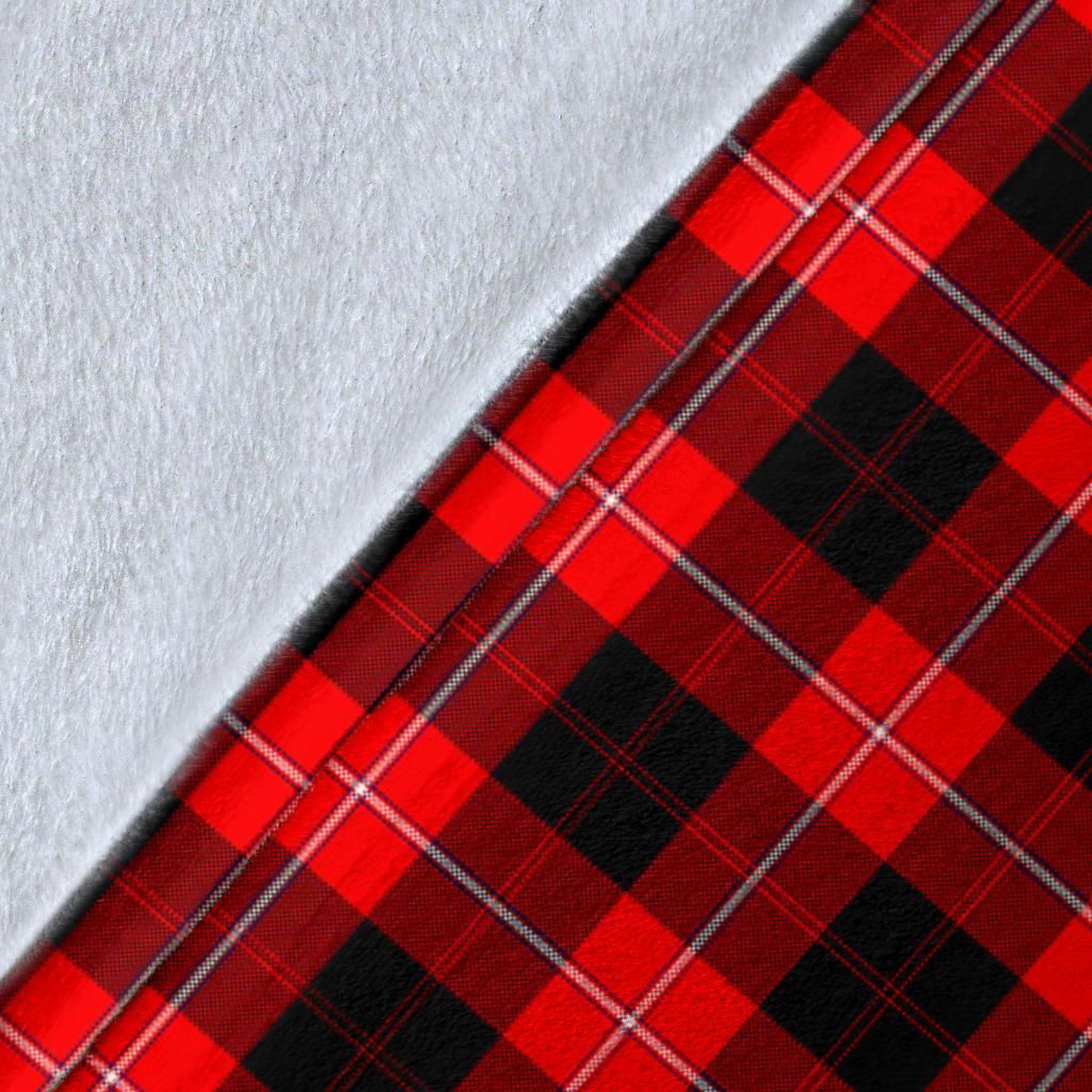 Cunningham Modern Tartan Crest Blanket Wave Style